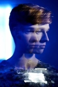 Постер Блестки в голубой комнате (Sequin in a Blue Room)