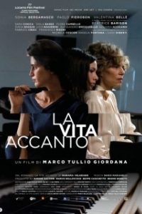 Постер Далекие близкие (La vita accanto)
